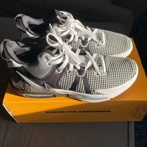 Lebron Witness VII Mens Size II with box. Barely worn